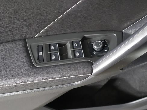 Used 2023 Volkswagen Tiguan SEL R-Line AWD/4WD image 35
