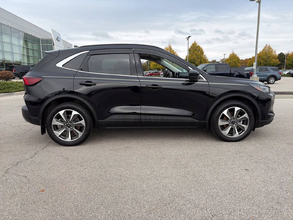 Used 2024 Ford Escape Platinum w/ Class II Trailer Tow Package AWD/4WD image 8