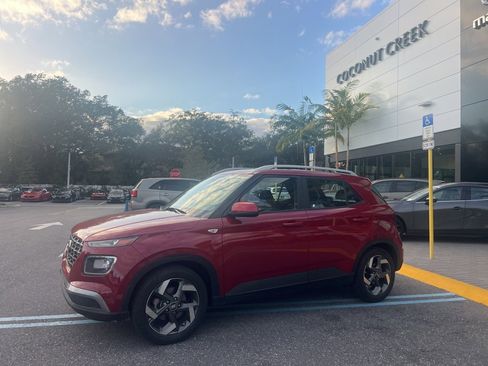 Used 2023 Hyundai Venue SEL image 10