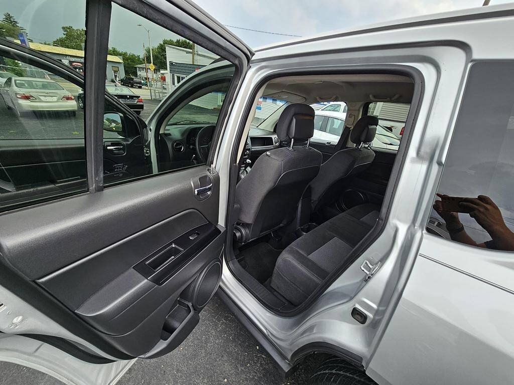 Used 2013 Jeep Compass Sport AWD/4WD image 5