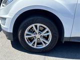 Used 2017 Chevrolet Equinox LT image 3