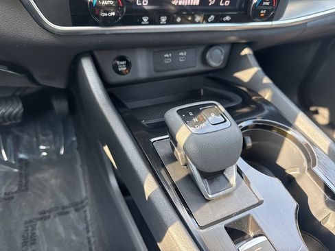 Used 2025 Nissan Rogue SV image 16