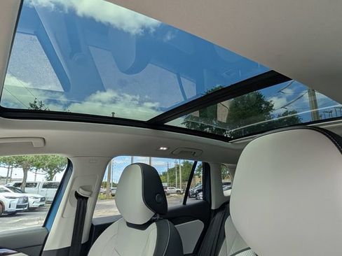 Certified 2025 Volkswagen Tiguan SE w/ Panoramic Sunroof Package AWD/4WD image 23
