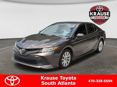 Used 2019 Toyota Camry LE FWD image 3