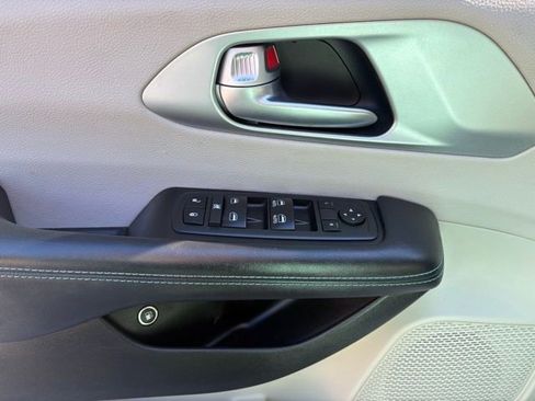 Used 2018 Chrysler Pacifica Touring Plus image 13