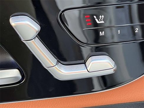 Used 2025 Mercedes-Benz GLC 300 4MATIC image 31