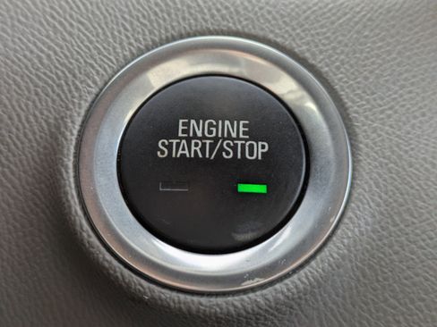 Used 2023 GMC Terrain SLT image 33