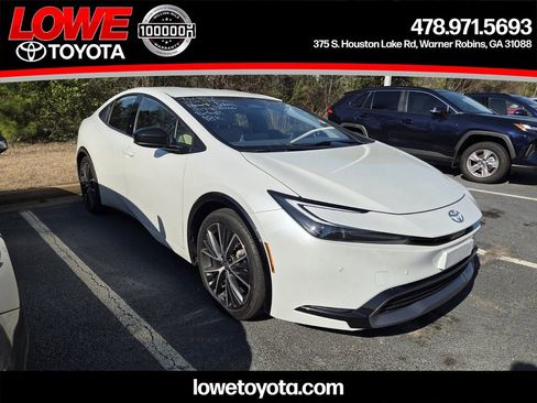 Used 2024 Toyota Prius XLE image 1