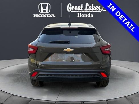 Used 2024 Chevrolet Trax LS w/ LS Convenience Package FWD image 5