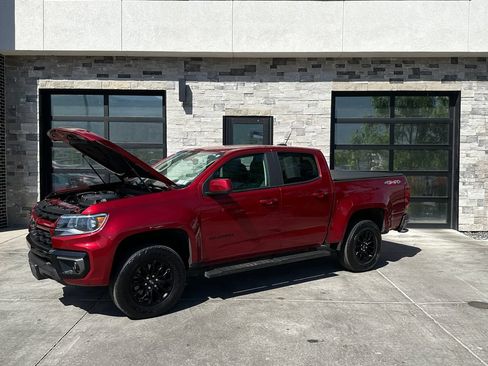 Used 2022 Chevrolet Colorado LT w/ Trail Boss Package AWD/4WD image 9