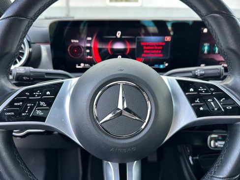 Used 2025 Mercedes-Benz CLA 250 image 35