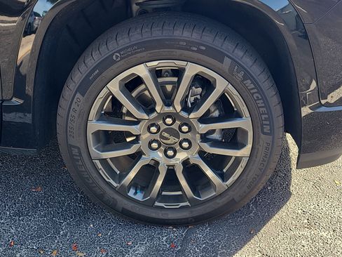 Used 2023 GMC Acadia Denali w/ Black Diamond Edition image 9