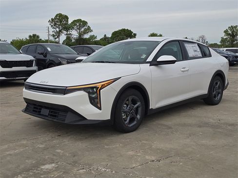 New 2025 Kia K4 LXS image 4