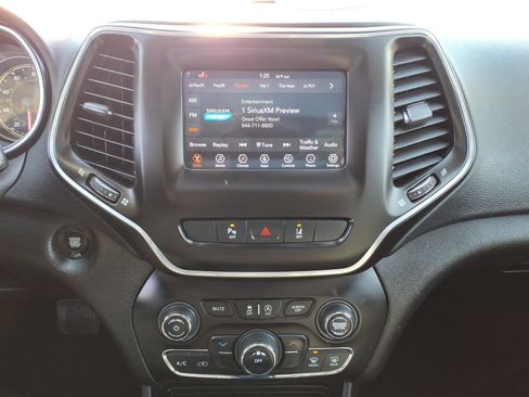 Certified 2021 Jeep Cherokee Latitude Lux w/ Sun & Sound Group image 13