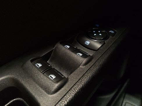 Used 2018 Ford Fusion SE w/ Fusion SE Technology Package FWD image 27