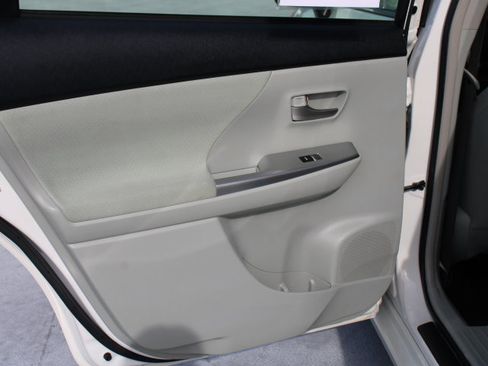 Used 2012 Toyota Prius V Three image 11