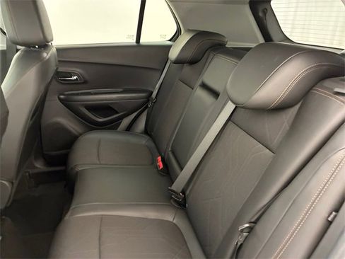 Used 2022 Chevrolet Trax LT w/ Driver Confidence Package image 18