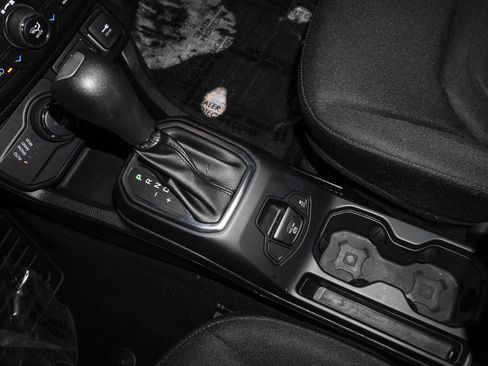 Used 2021 Jeep Renegade Latitude w/ Convenience Group image 32