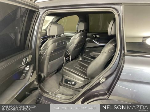 Used 2022 BMW X7 M50i w/ Luxury Seating Package AWD/4WD image 13
