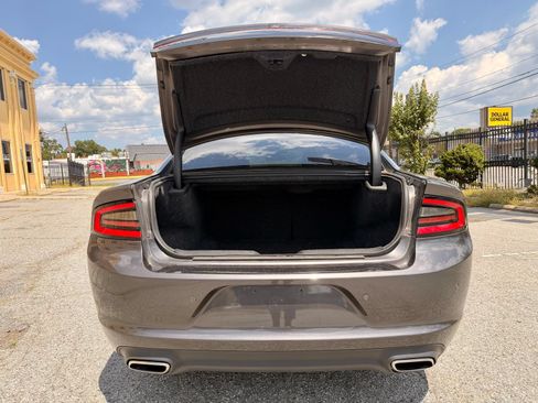 Used 2022 Dodge Charger SXT RWD image 18