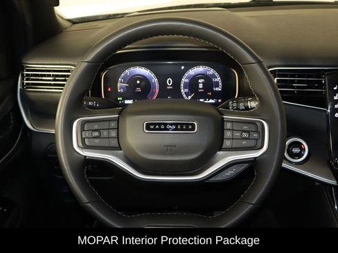 Used 2025 Jeep Wagoneer L Series II w/ Convenience Group I image 7