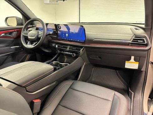New 2026 Chevrolet Traverse Z71 w/ Driver Confidence Package AWD/4WD image 28