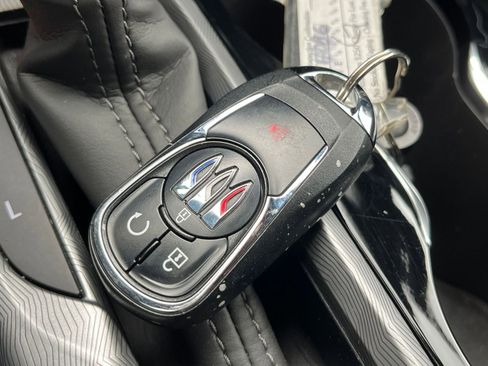 Used 2025 Buick Envista Sport Touring image 22