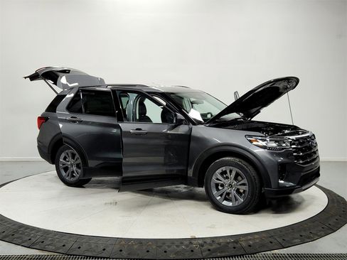 New 2026 Ford Explorer Active image 9