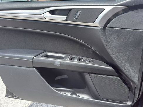 Used 2018 Ford Fusion SE FWD image 43