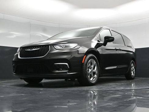 Certified 2024 Chrysler Pacifica Limited FWD image 63