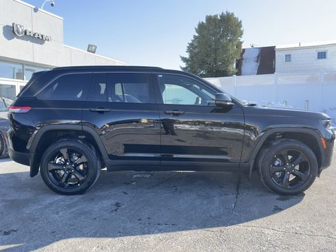New 2026 Jeep Grand Cherokee Limited w/ Limited Altitude Package image 7