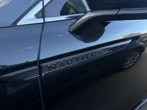 Used 2022 Lincoln Nautilus FWD w/ Premium Package image 44
