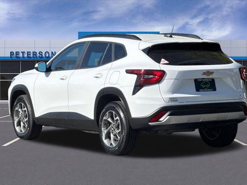 Certified 2025 Chevrolet Trax LT w/ LT Convenience Package FWD image 6