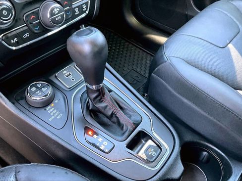 Certified 2021 Jeep Cherokee Trailhawk w/ Sun, Sound & Nav Group image 32