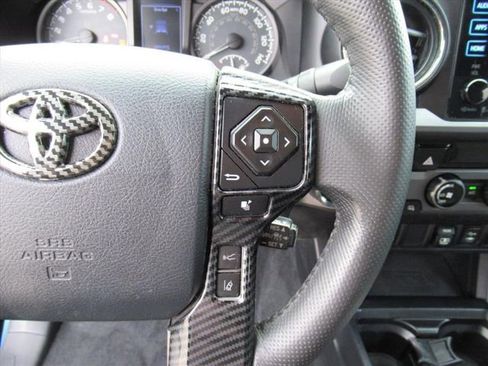 Used 2018 Toyota Tacoma TRD Off-Road image 19