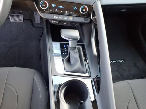 New 2026 Hyundai Elantra Hybrid FWD image 18