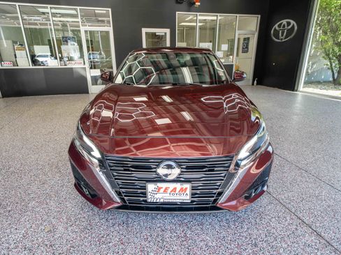 Used 2023 Nissan Altima 2.5 SV w/ SV Premium Package image 6