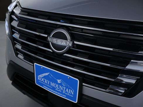 Used 2024 Nissan Rogue SV image 9