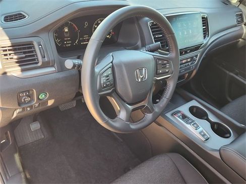 Certified 2025 Honda Ridgeline Sport image 2