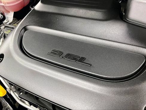 Used 2025 Chrysler Pacifica Select FWD image 35