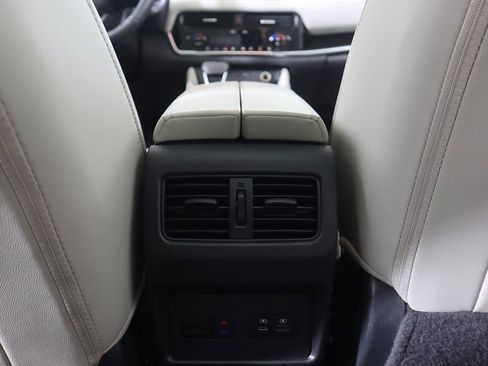 Used 2023 Nissan Rogue SL w/ SL Premium Package image 37