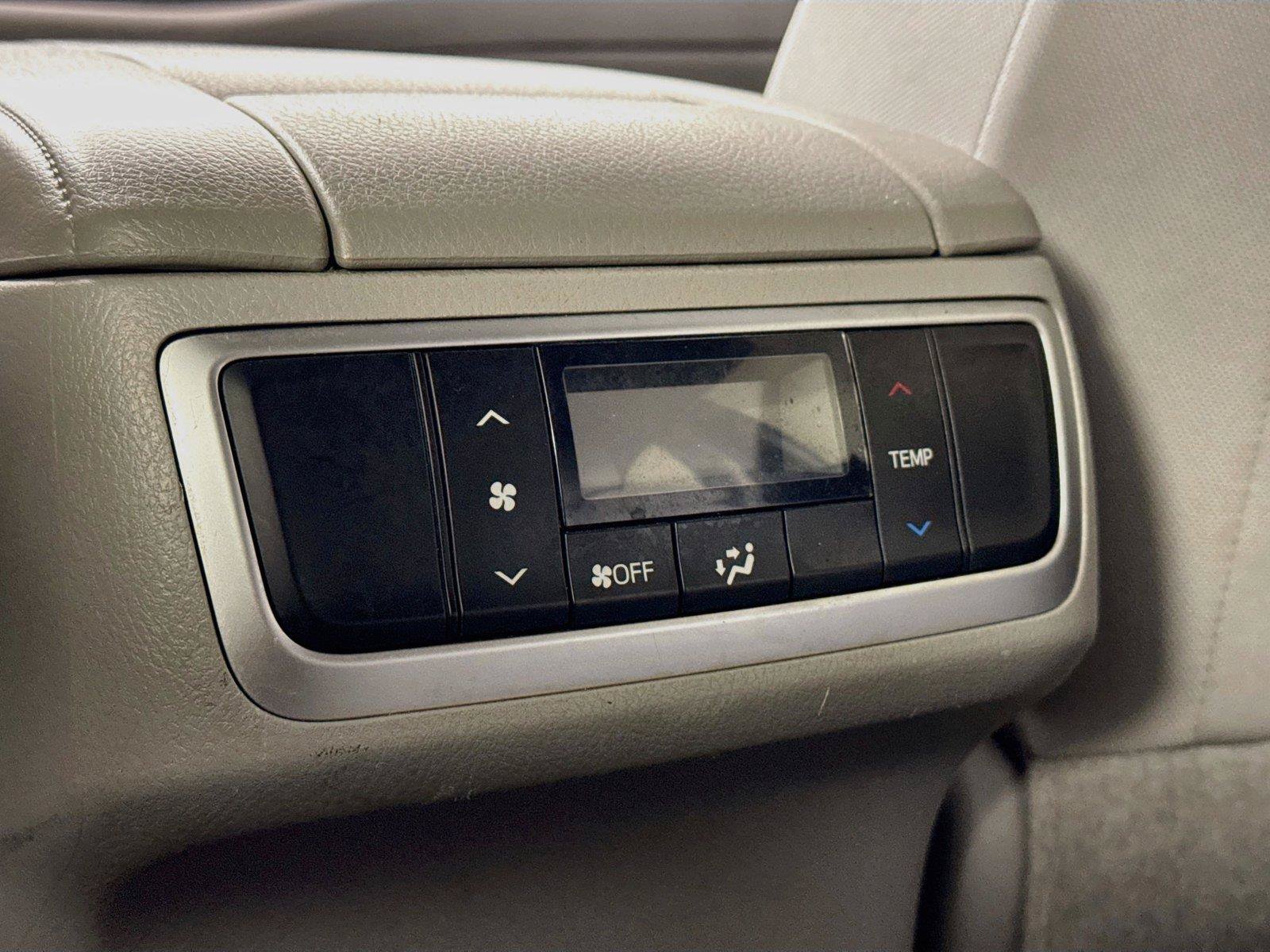 Used 2016 Toyota Highlander LE AWD/4WD image 31