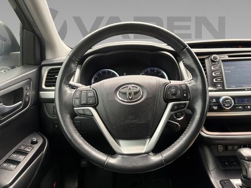 Used 2019 Toyota Highlander Limited Platinum FWD image 13