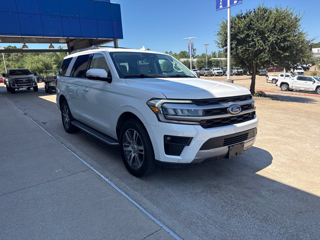 Used 2022 Ford Expedition XLT RWD image 2