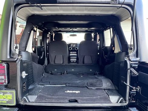 Used 2017 Jeep Wrangler Unlimited Sahara AWD/4WD image 16