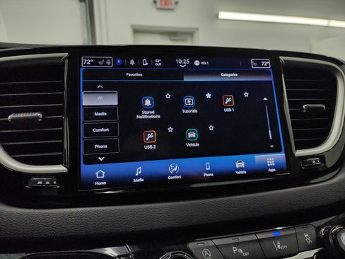 Used 2024 Chrysler Pacifica Touring-L image 53