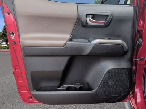 Used 2019 Toyota Tacoma Limited AWD/4WD image 24