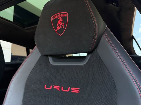 Used 2023 Lamborghini Urus Performante AWD/4WD image 30