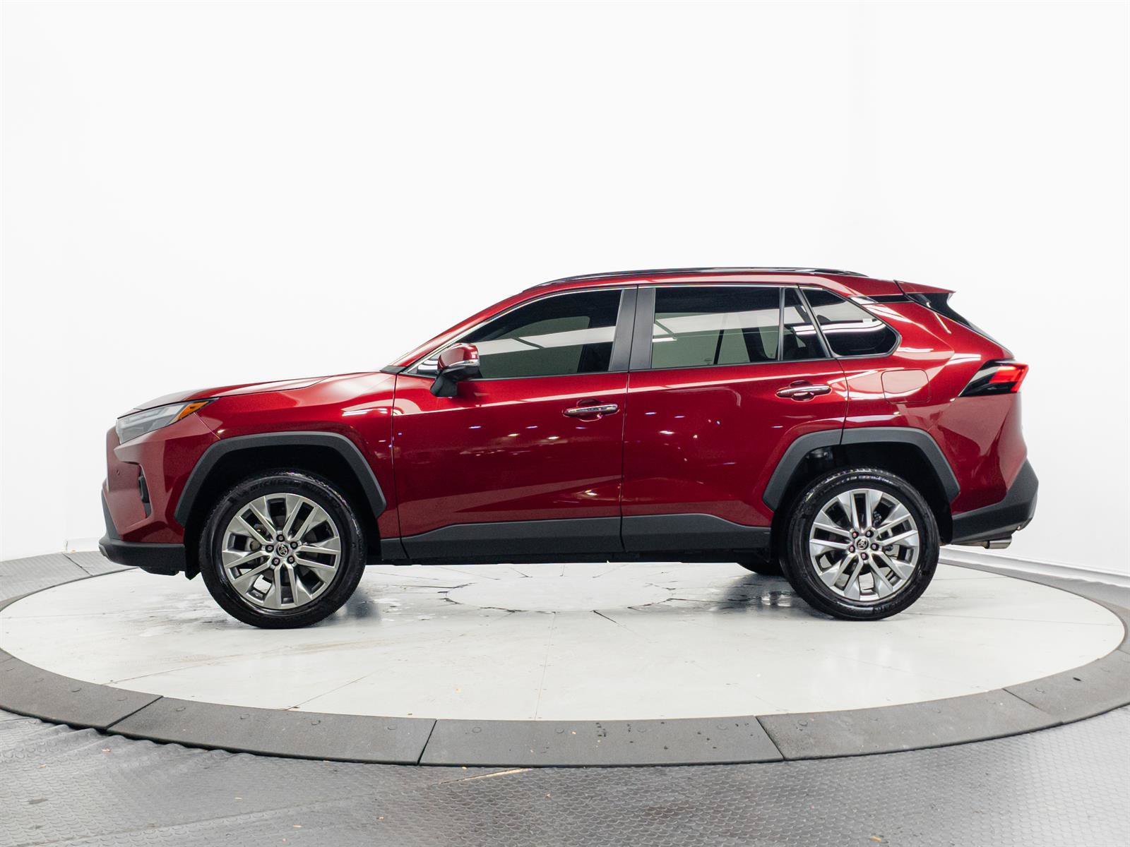 Used 2024 Toyota RAV4 Limited w/ Advanced Technology Package AWD/4WD image 8