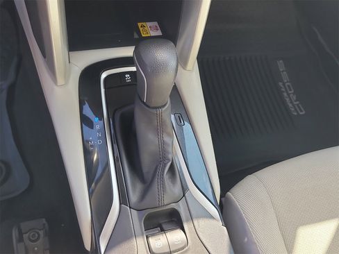 Used 2022 Toyota Corolla Cross LE image 27